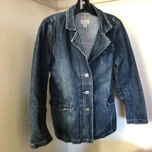 Classy Denim Jacket with Zipper & Buttons